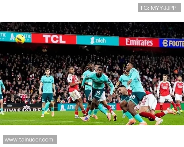 英超激战：多特蒙德4-3逆转AC米兰乌龙球引爆全场激情时刻回顾